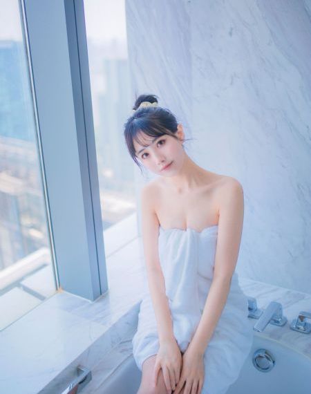 大乳女高清在线AV_日韩成人在线